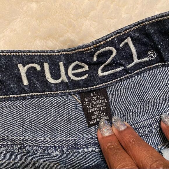 Rue 21 Dark wash Shorts 1/2🔥 - Picture 2 of 3